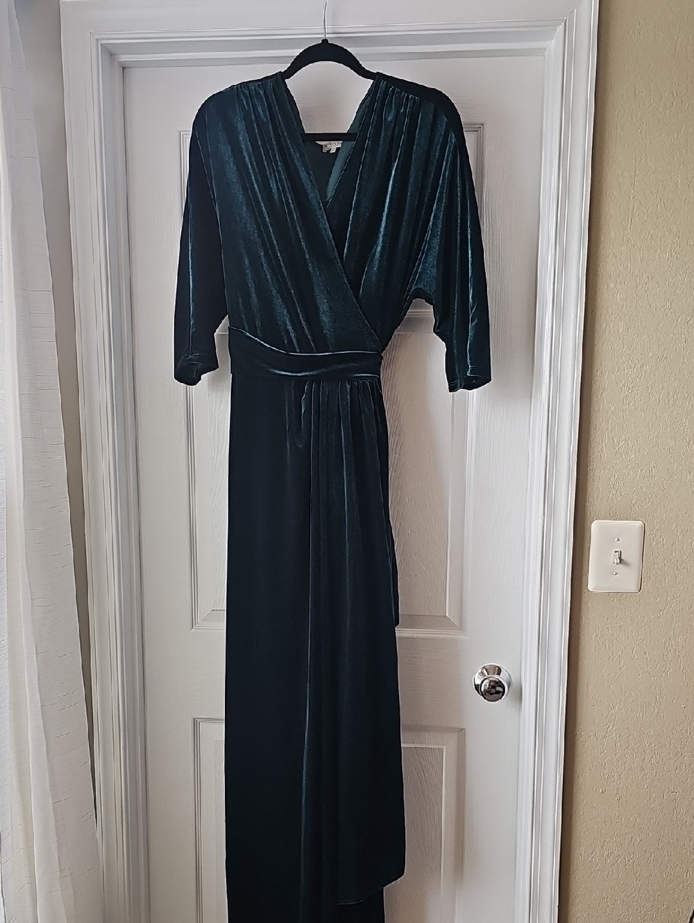 Elegant Women’s Velvet Wrap Dress in Emerald Green